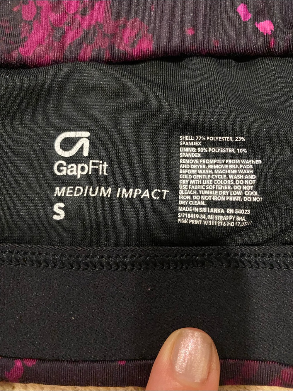 GapFit Black & Magenta Strappy Sports Bra - Picture 4 of 4